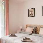 Hostel Flower House Chopin Airport Βαρσοβία