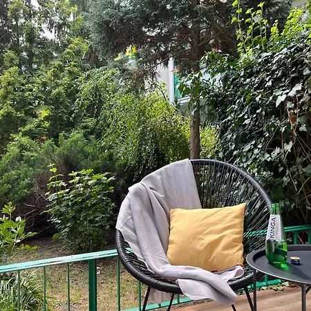 Flower House Chopin Airport Warschau