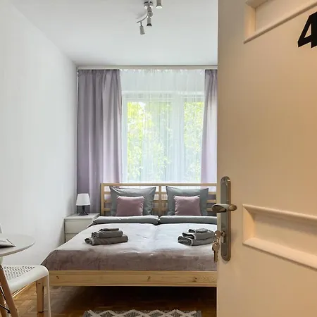 Flower House Chopin Airport Warschau