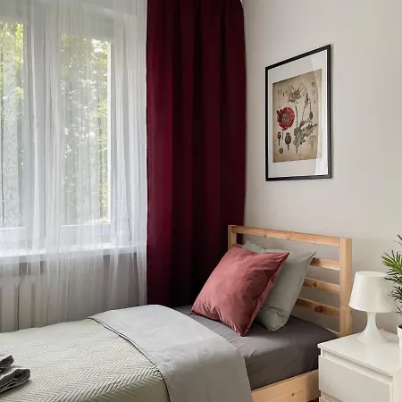 Flower House Chopin Airport Warschau