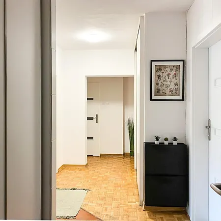 Flower House Chopin Airport *