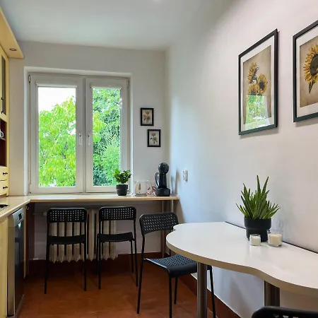 Flower House Chopin Airport *