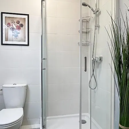 Hostel Flower House Chopin Airport