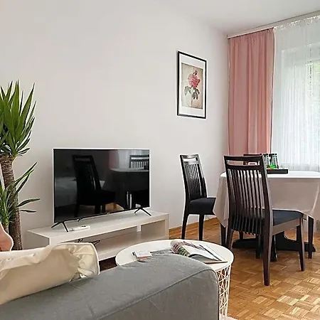 Hostel Flower House Chopin Airport Varsó