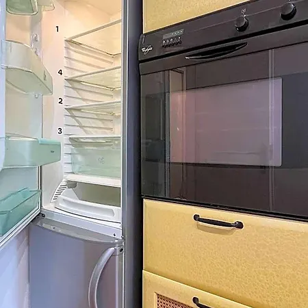Hostel Flower House Chopin Airport Varşova