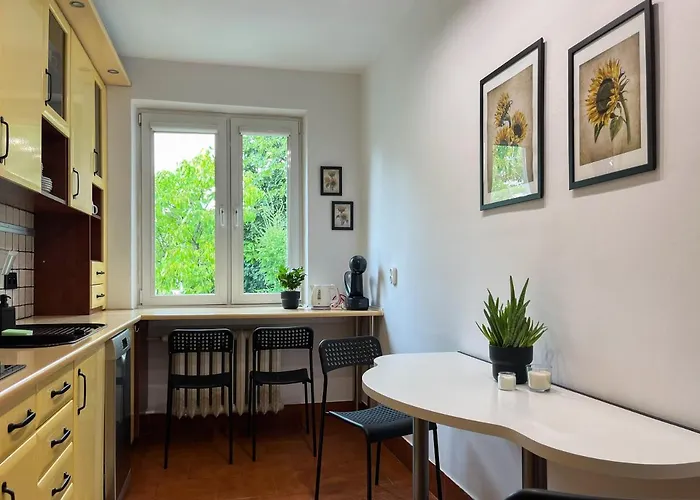 Flower House Chopin Airport *