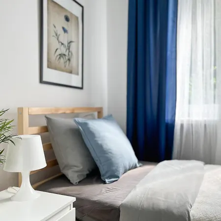 Flower House Chopin Airport Ostello *