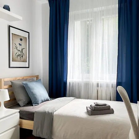 Flower House Chopin Airport Ostello *