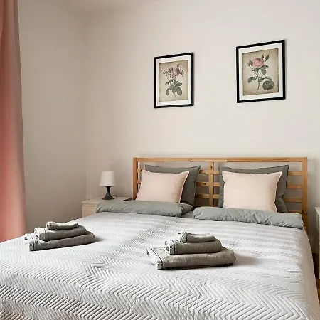 Flower House Chopin Airport Ostello *