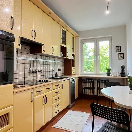 Ostello Flower House Chopin Airport Varsavia