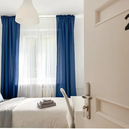 Flower House Chopin Airport *