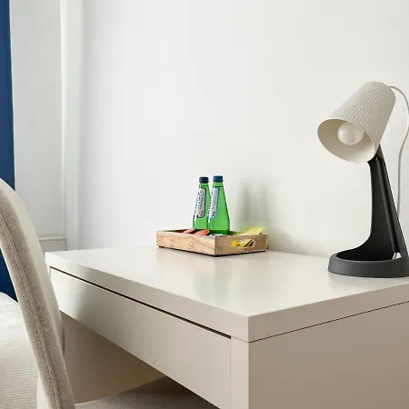 ホステル Flower House Chopin Airport *