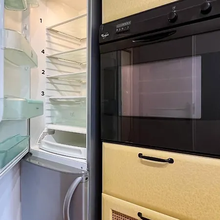 ホステル Flower House Chopin Airport